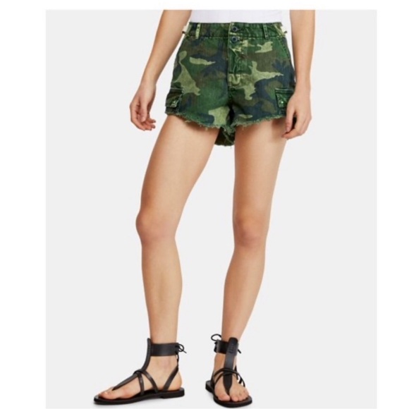 We The Free Commander Cut-Off Camo Shorts Size 6